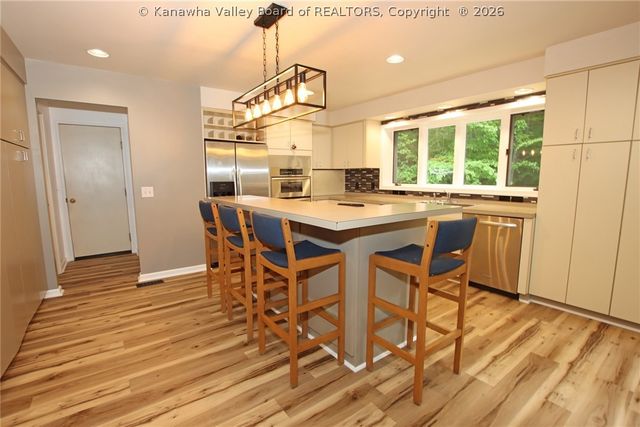 8 Quail Cove Road, Charleston, WV 25314