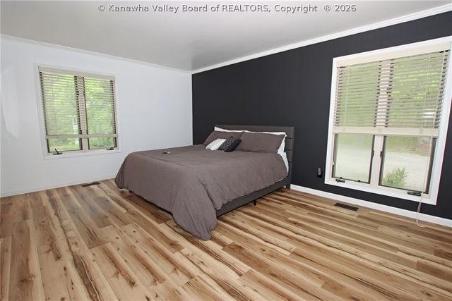 8 Quail Cove Road, Charleston, WV 25314