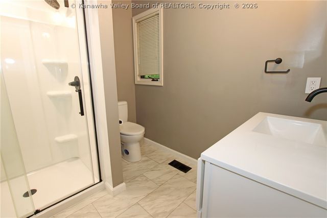 8 Quail Cove Road, Charleston, WV 25314