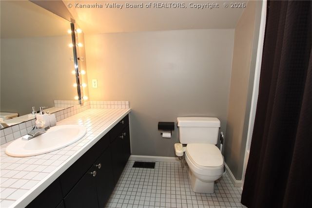 8 Quail Cove Road, Charleston, WV 25314