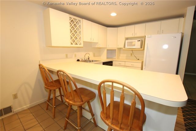 8 Quail Cove Road, Charleston, WV 25314