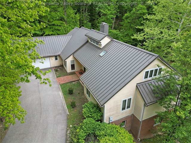 8 Quail Cove Road, Charleston, WV 25314