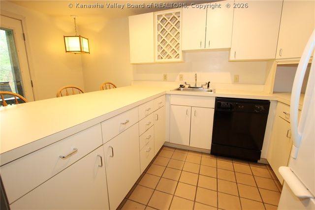 8 Quail Cove Road, Charleston, WV 25314