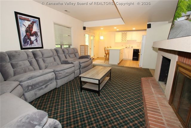 8 Quail Cove Road, Charleston, WV 25314