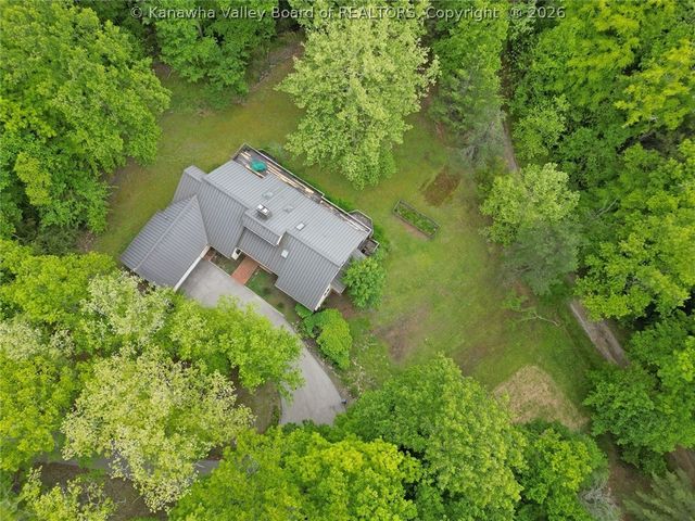 8 Quail Cove Road, Charleston, WV 25314