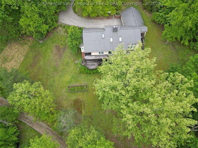 8 Quail Cove Road, Charleston, WV 25314
