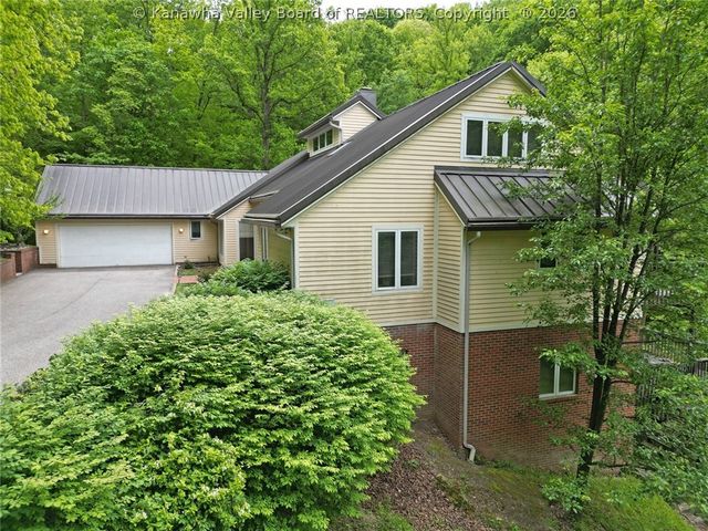 8 Quail Cove Road, Charleston, WV 25314