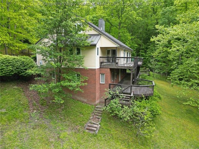 8 Quail Cove Road, Charleston, WV 25314