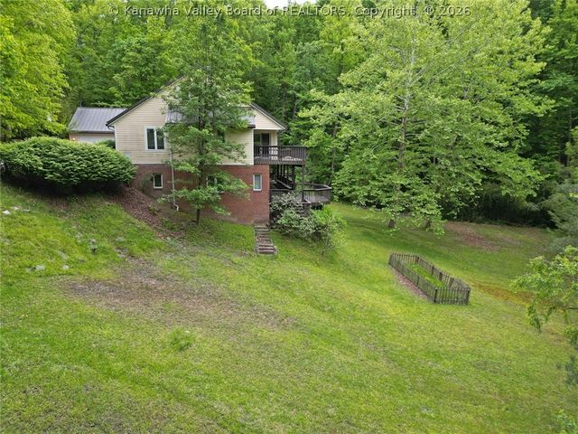 8 Quail Cove Road, Charleston, WV 25314
