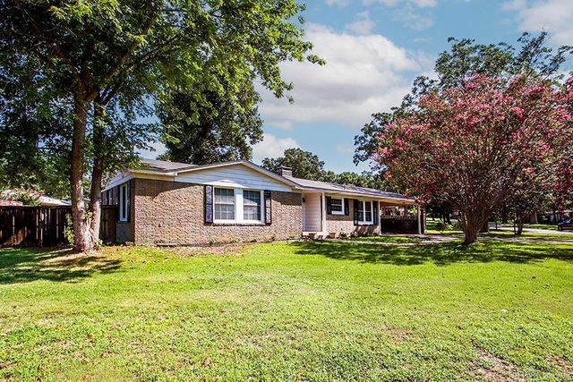 7300 Apache Road, Little Rock, AR 72205