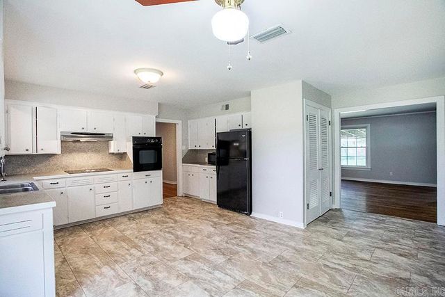 7300 Apache Road, Little Rock, AR 72205