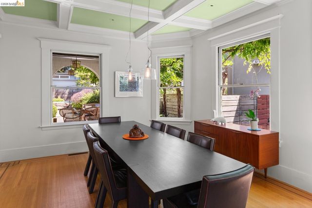 6434 Regent St, Oakland, CA 94618