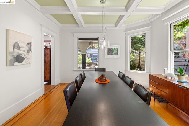 6434 Regent St, Oakland, CA 94618