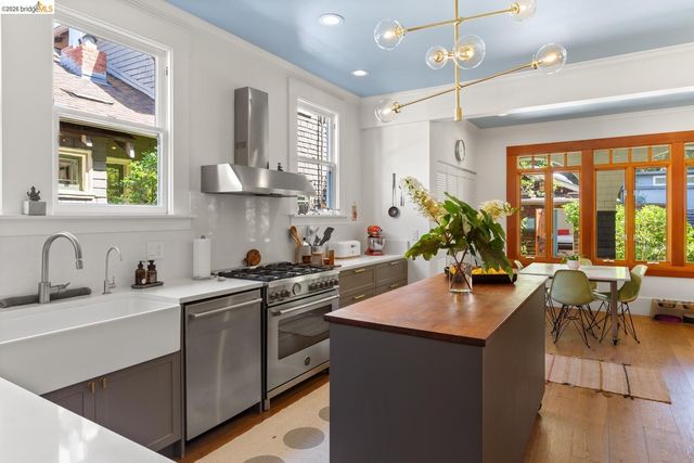 6434 Regent St, Oakland, CA 94618