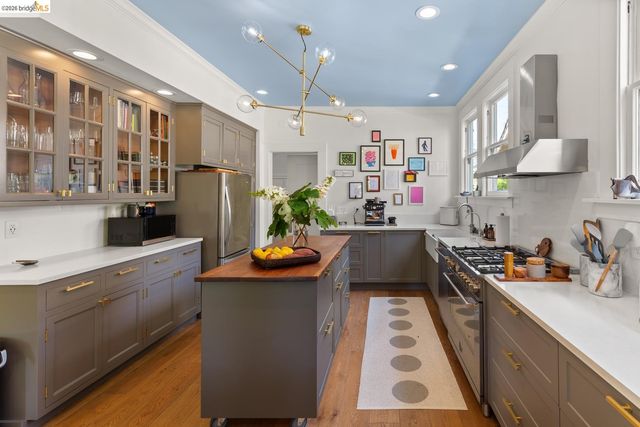 6434 Regent St, Oakland, CA 94618