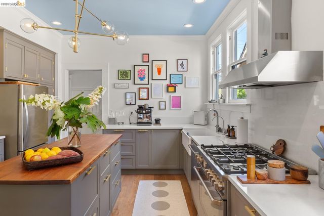 6434 Regent St, Oakland, CA 94618