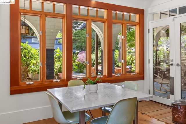 6434 Regent St, Oakland, CA 94618
