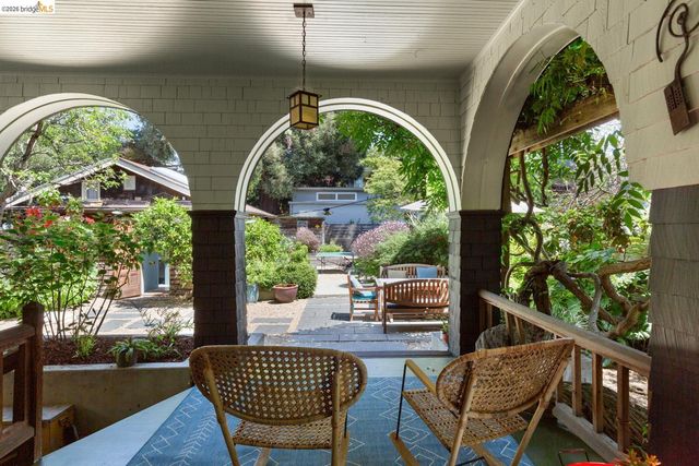 6434 Regent St, Oakland, CA 94618