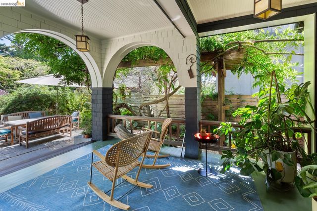 6434 Regent St, Oakland, CA 94618
