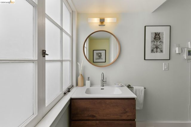 6434 Regent St, Oakland, CA 94618