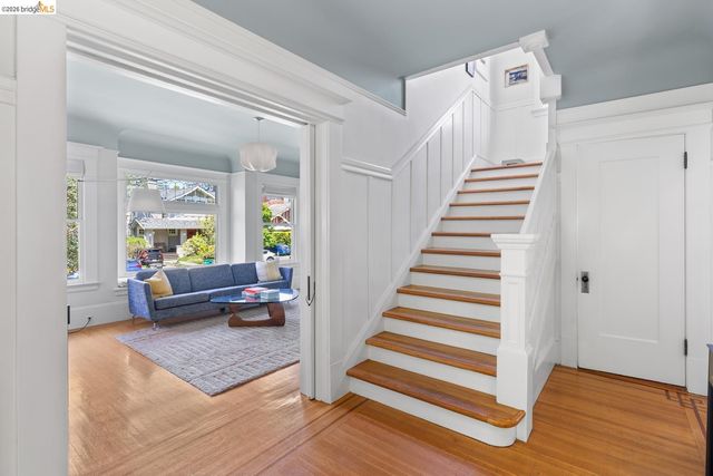 6434 Regent St, Oakland, CA 94618