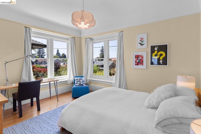 6434 Regent St, Oakland, CA 94618