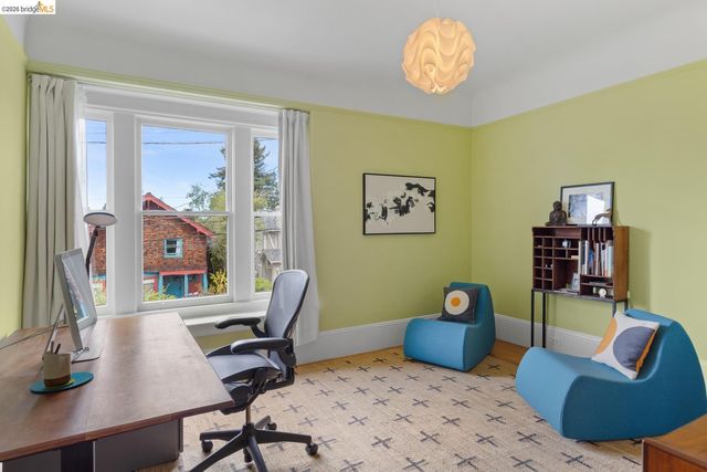 6434 Regent St, Oakland, CA 94618