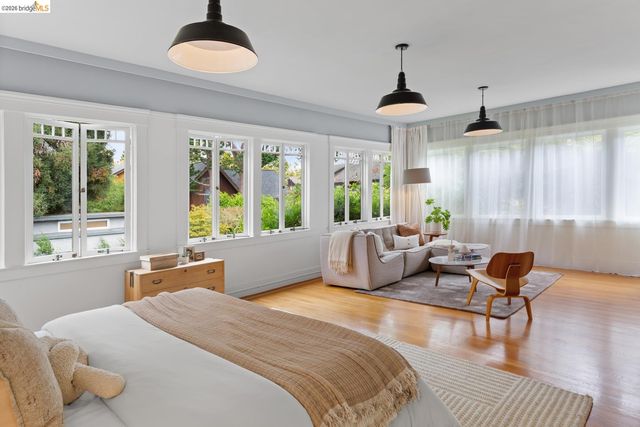 6434 Regent St, Oakland, CA 94618