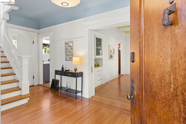 6434 Regent St, Oakland, CA 94618