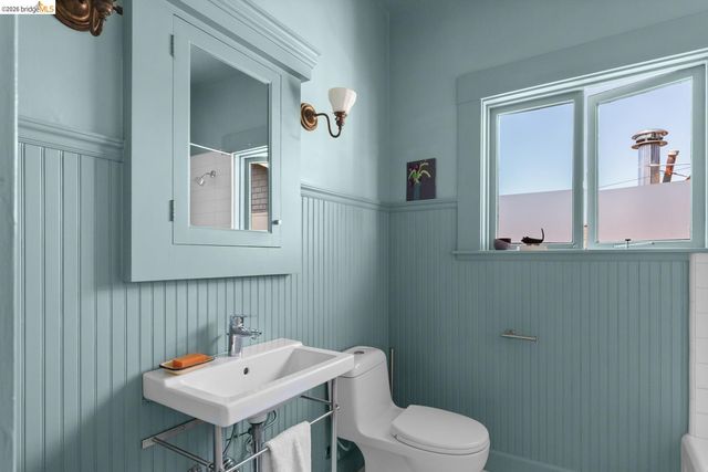 6434 Regent St, Oakland, CA 94618