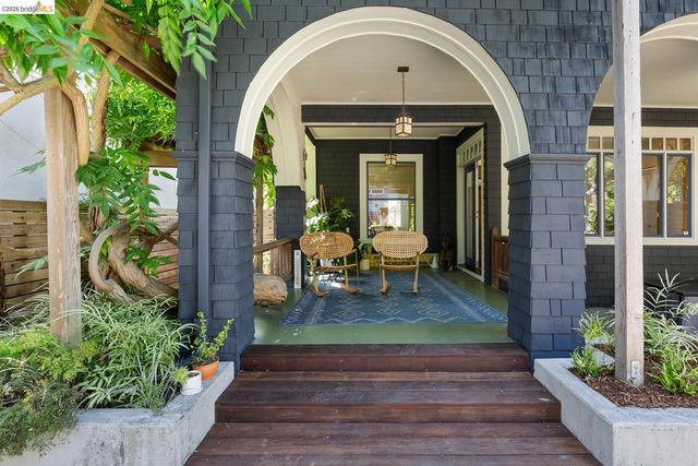 6434 Regent St, Oakland, CA 94618