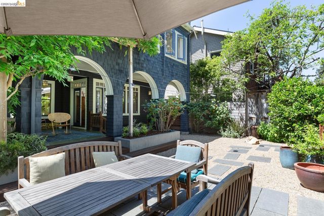 6434 Regent St, Oakland, CA 94618