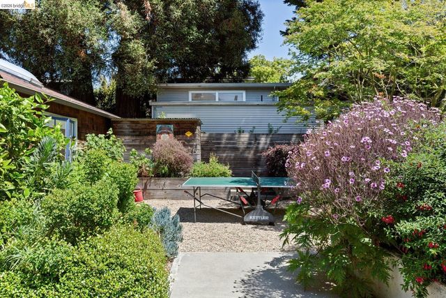 6434 Regent St, Oakland, CA 94618