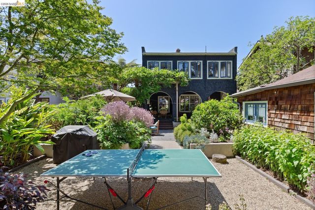 6434 Regent St, Oakland, CA 94618