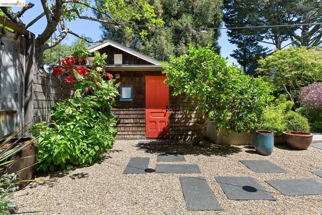 6434 Regent St, Oakland, CA 94618