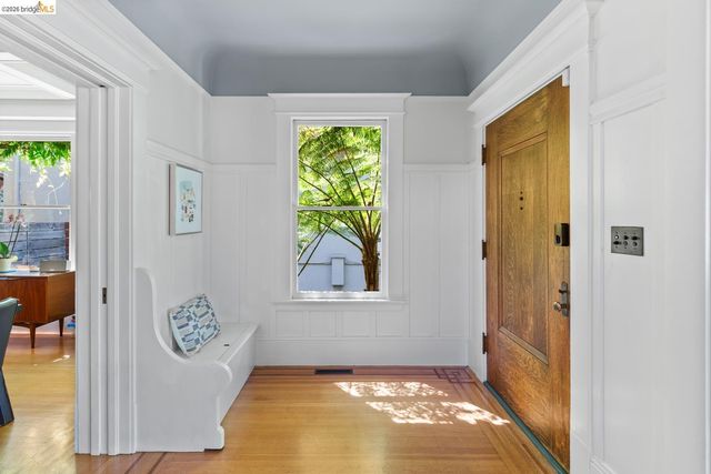 6434 Regent St, Oakland, CA 94618
