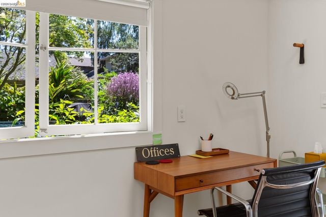 6434 Regent St, Oakland, CA 94618