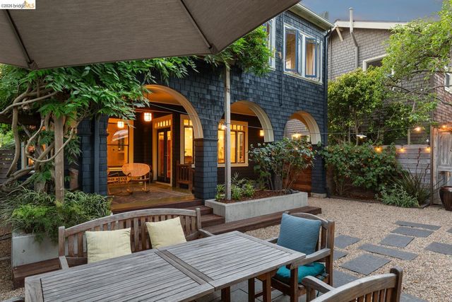 6434 Regent St, Oakland, CA 94618