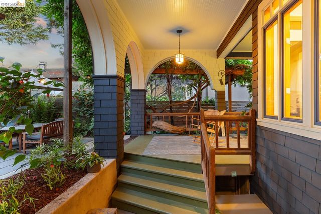 6434 Regent St, Oakland, CA 94618
