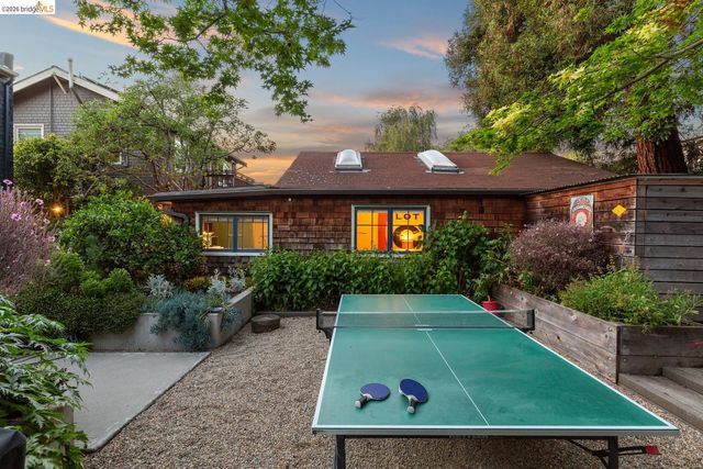 6434 Regent St, Oakland, CA 94618