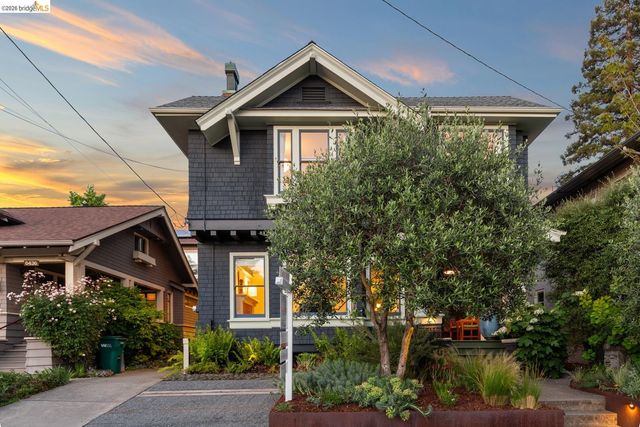 6434 Regent St, Oakland, CA 94618