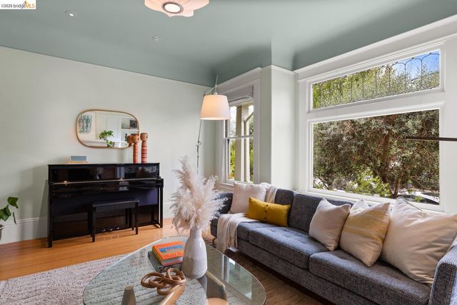 6434 Regent St, Oakland, CA 94618