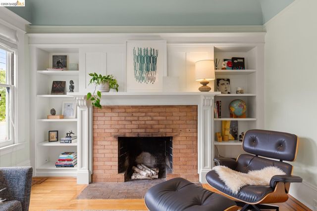 6434 Regent St, Oakland, CA 94618