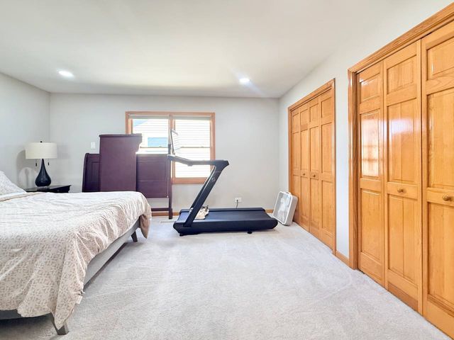 2052 Gardner Circle E, Aurora, IL 60503