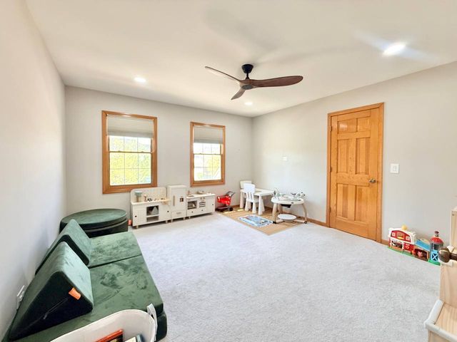 2052 Gardner Circle E, Aurora, IL 60503
