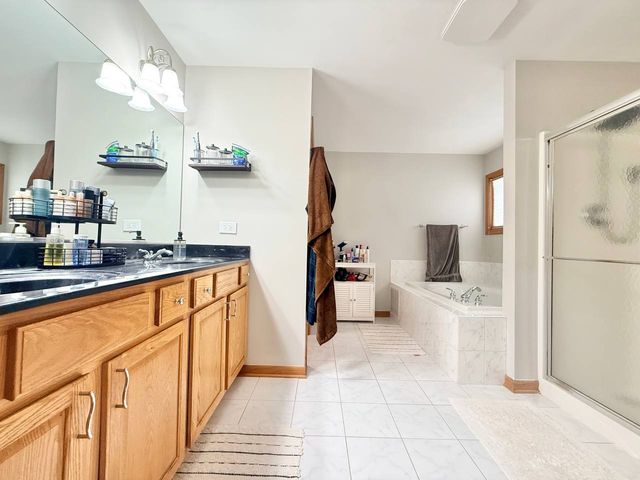 2052 Gardner Circle E, Aurora, IL 60503