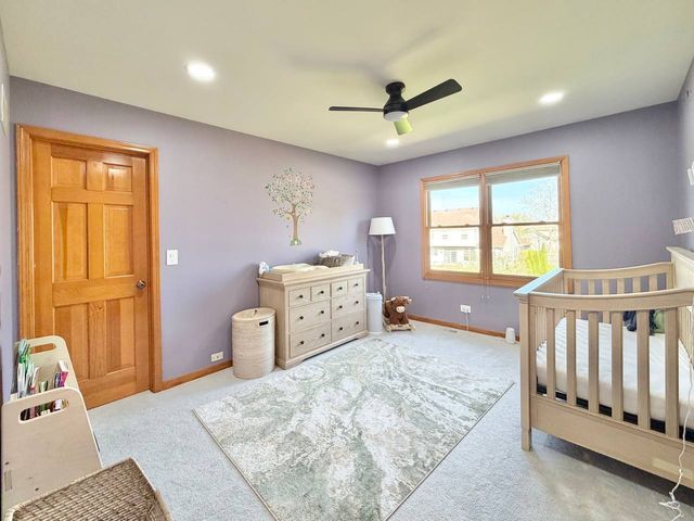 2052 Gardner Circle E, Aurora, IL 60503