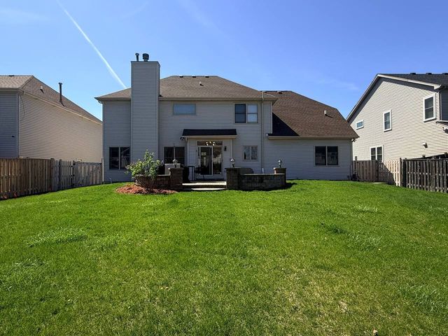 2052 Gardner Circle E, Aurora, IL 60503