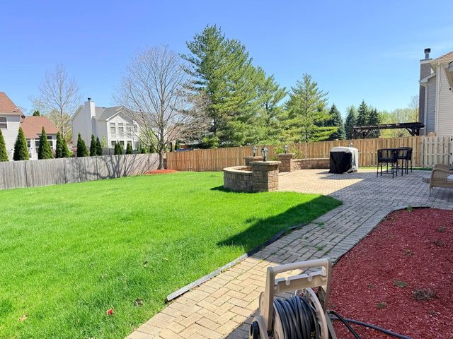 2052 Gardner Circle E, Aurora, IL 60503