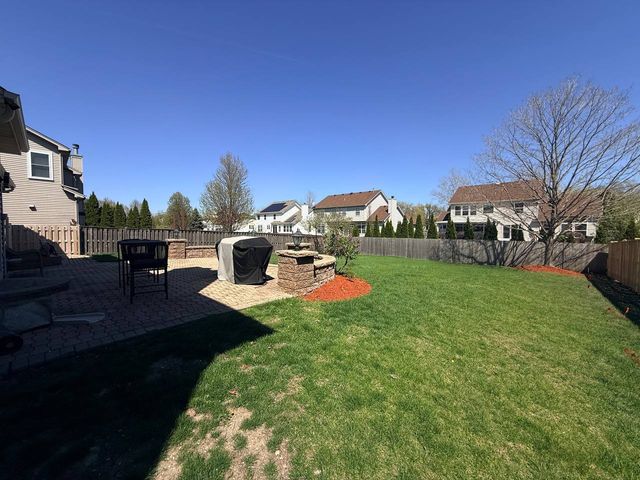 2052 Gardner Circle E, Aurora, IL 60503